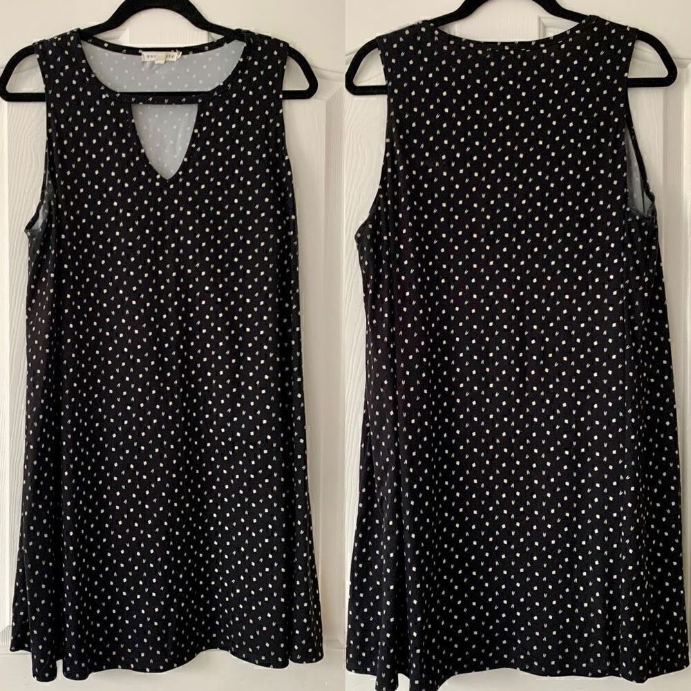 Socialite | Sleeveless Keyhole Dress